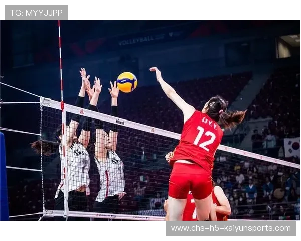 排球自由人飞扑救球擦出火花般动作震撼网友